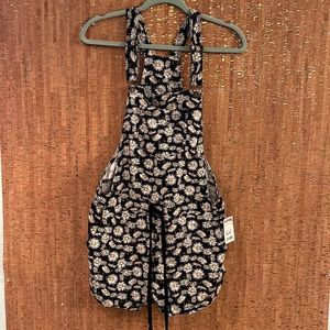 Overall shorts with flowers